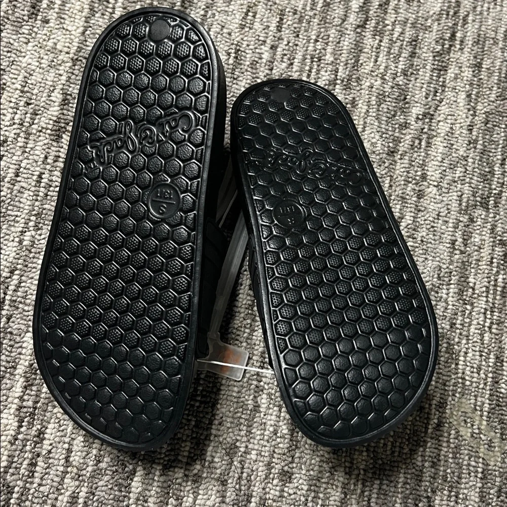 All in Motion Black Kids Slide Sandals Set Size 13